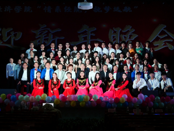 D:\Backup\桌面\新闻\1226天游ty8检测中心举办迎新年文艺晚会（院）\6合影（发文稿）.jpg