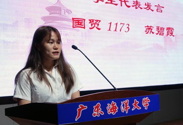 11、学生代表苏碧霞发言.JPG