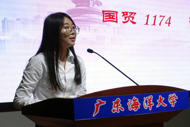 9、学生代表许雨梅发言.JPG